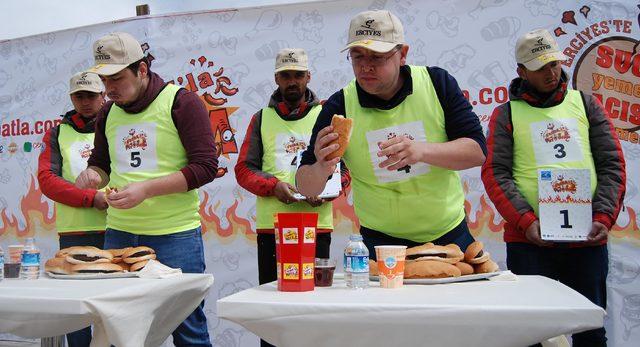 Erciyes'te sucuk ekmek yeme yarışması