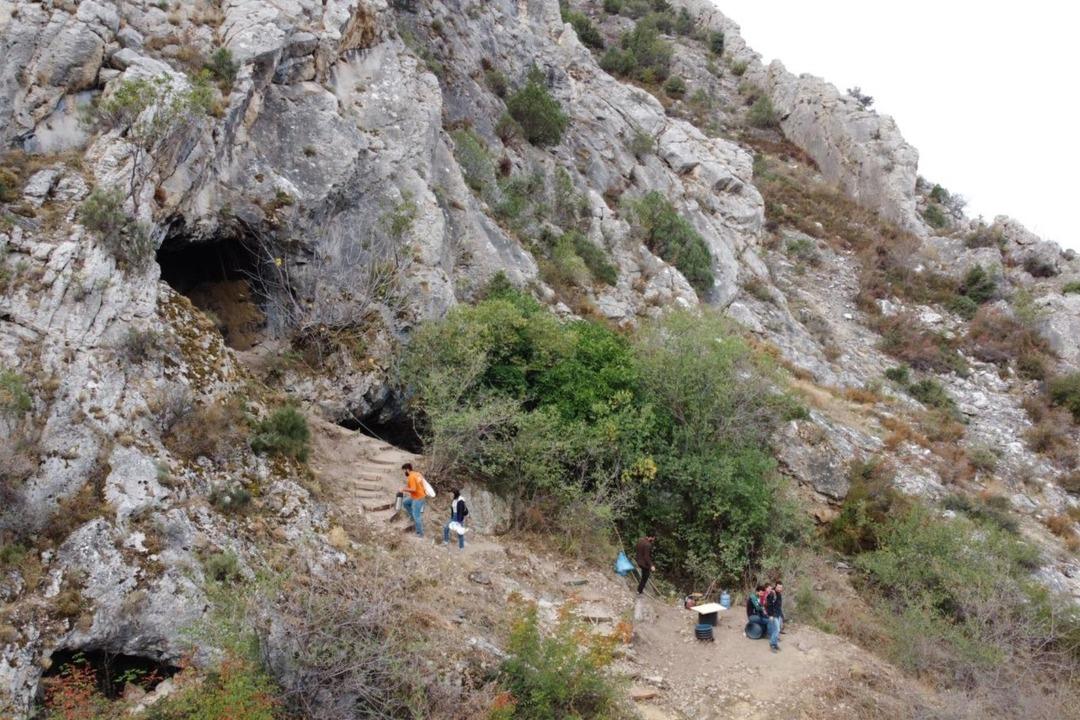 16 bin yıllık tarih g&uuml;n y&uuml;z&uuml;ne &ccedil;ıktı: Adak &ccedil;ukuru bulundu 1