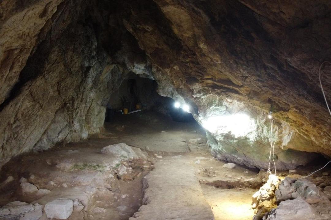 16 bin yıllık tarih g&uuml;n y&uuml;z&uuml;ne &ccedil;ıktı: Adak &ccedil;ukuru bulundu 3