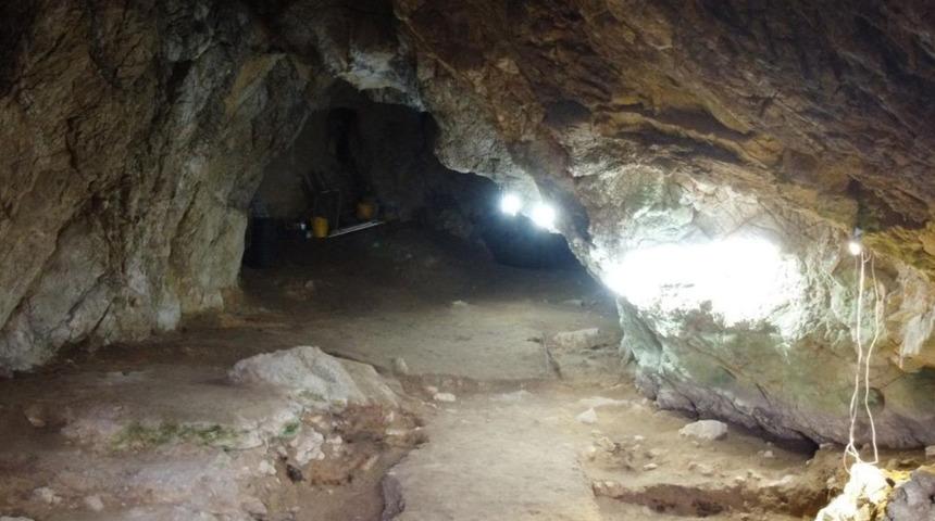 16 bin yıllık tarih g&uuml;n y&uuml;z&uuml;ne &ccedil;ıktı: Adak &ccedil;ukuru bulundu