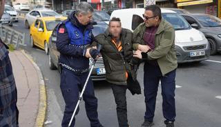 Mevsimlik dilenciler şehir şehir geziyor! &Uuml;zerinden &ccedil;ıkan para say say bitmedi