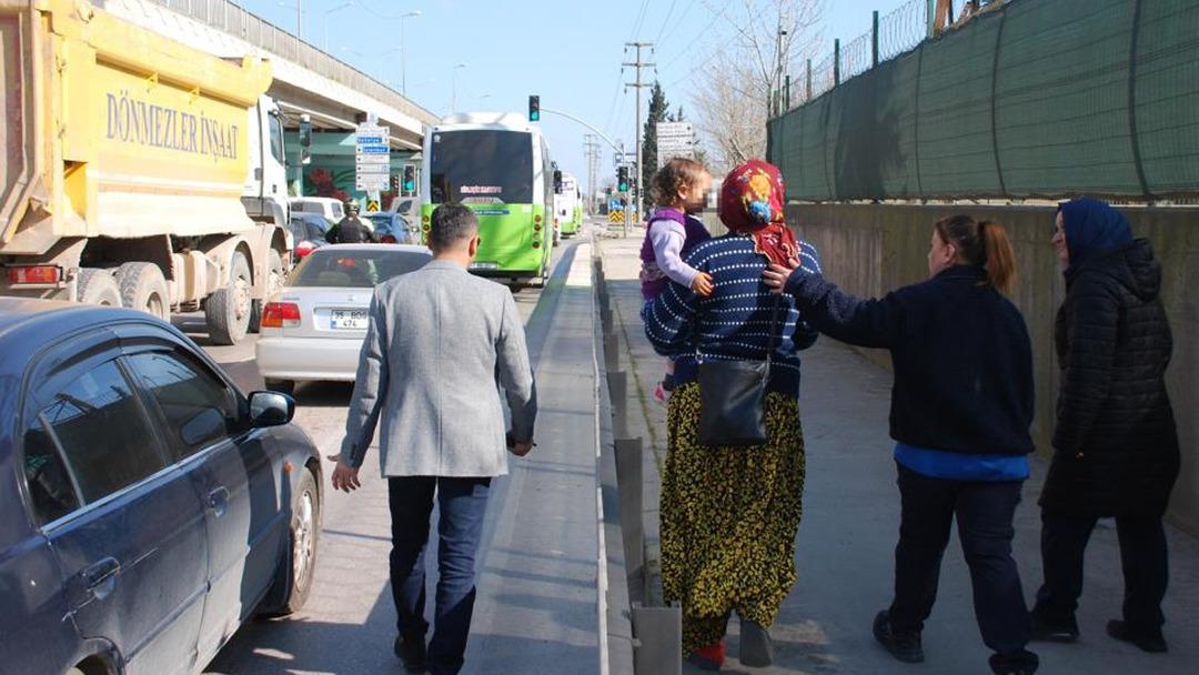 Mevsimlik dilenciler şehir şehir geziyor! &Uuml;zerinden &ccedil;ıkan para say say bitmedi 1