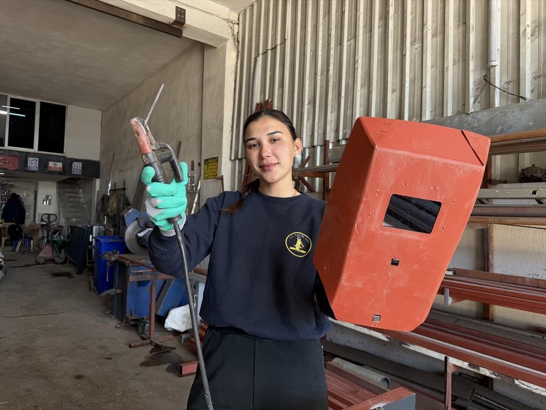 &Uuml;niversiteyi bu iş i&ccedil;in bıraktı: Yolda g&ouml;r&uuml;nce &lsquo;ben yaptım&rsquo; diyor! 4