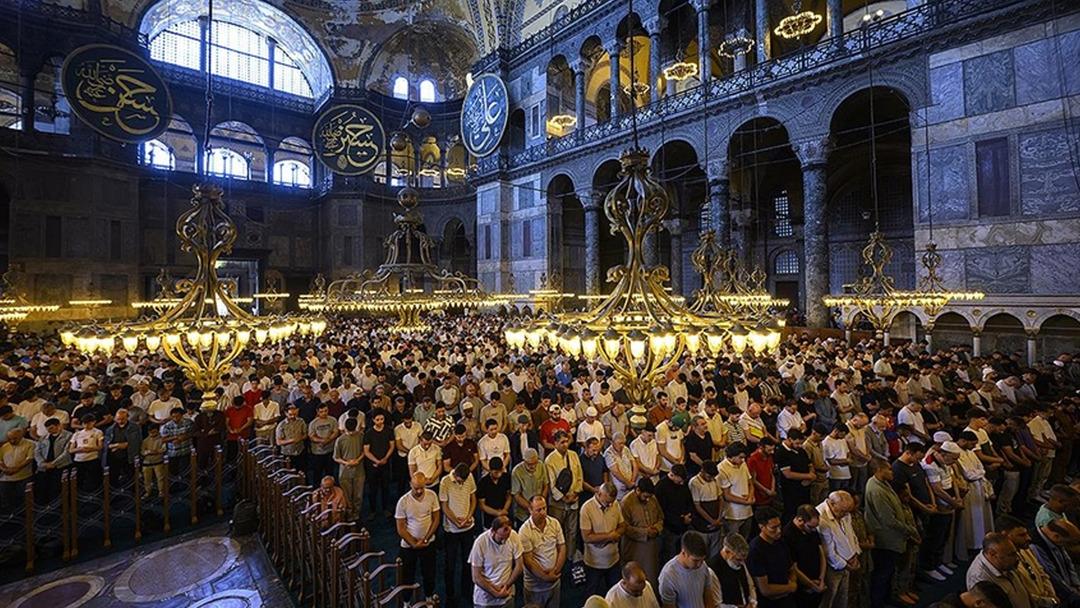 Bayram namazı saat ka&ccedil;ta kılınacak, İstanbul da bayram namazı saat ka&ccedil;ta? Diyanet il il a&ccedil;ıkladı 1
