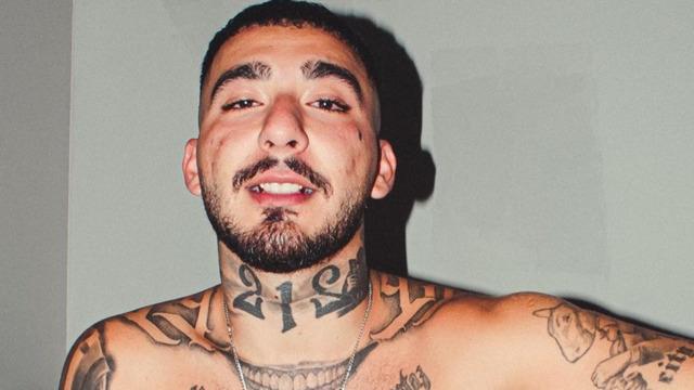 Uzi seccade paylaşınca eleştiri geldi! İsyan etti: Gösterdiğim kadınlar...