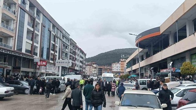 Burdur&rsquo;da bı&ccedil;aklı kavga: 5 yaralı 1