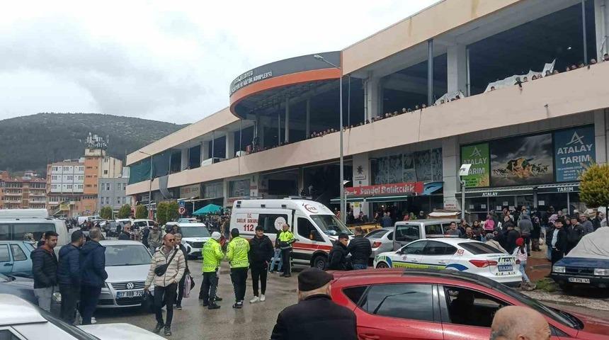 Burdur&rsquo;da bı&ccedil;aklı kavga: 5 yaralı