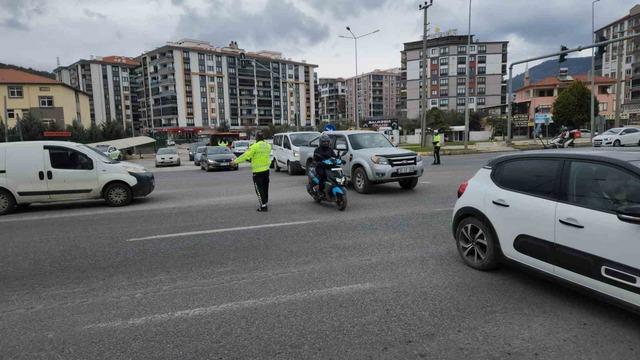 Balıkesir&rsquo;de arife g&uuml;n&uuml; trafik yoğunluğu 3