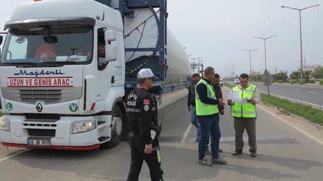 Dev pervanelerle yüklü 3 TIR, Turgutlu'dan geçirildi