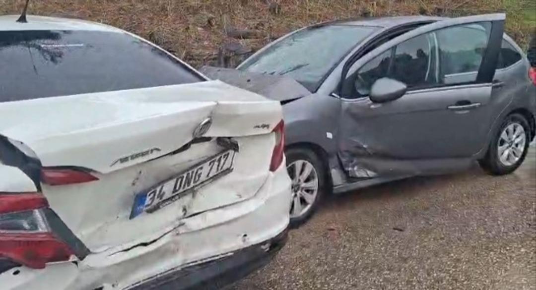 Otobanda zincirleme kaza: 4 ara&ccedil; birbirine girdi 1