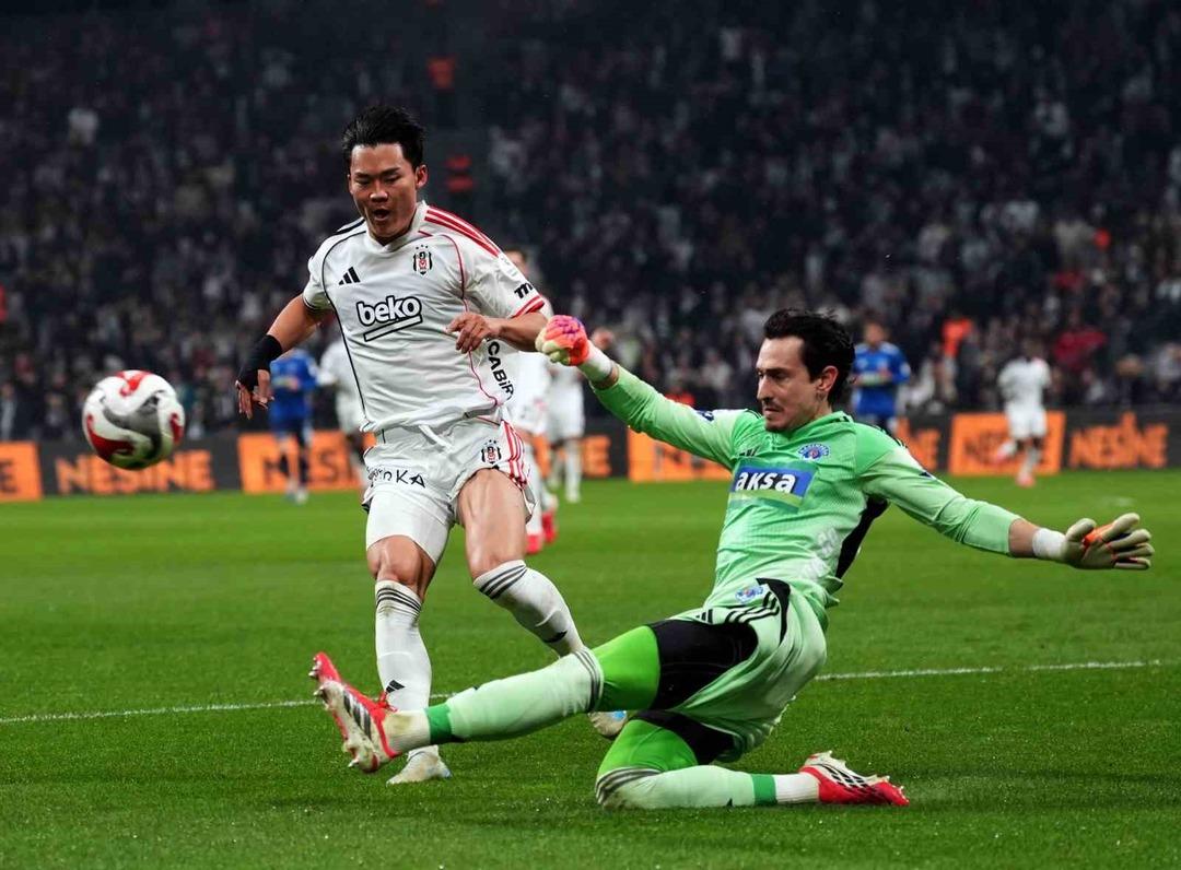 Orkun K&ouml;k&ccedil;&uuml; ve Hyeon-gyu Oh tan resital! S&uuml;per Lig i domine ediyorlar 5