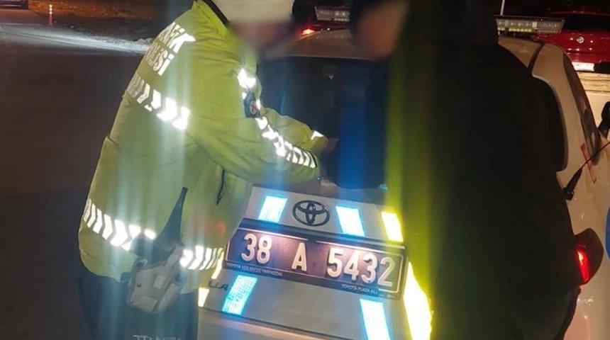 Alkolmetreyi &uuml;flemeyi reddeden s&uuml;r&uuml;c&uuml;ye 150 bin TL para cezası