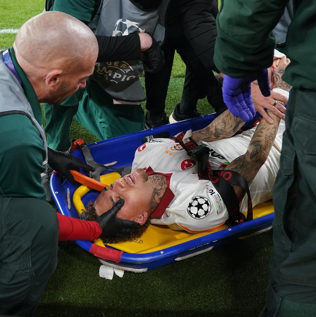 Osimhen ve Noa Lang ın son g&ouml;r&uuml;nt&uuml;leri ortaya &ccedil;ıktı! G&ouml;r&uuml;nt&uuml;l&uuml; g&ouml;r&uuml;şme ger&ccedil;ekleştirdiler... 4