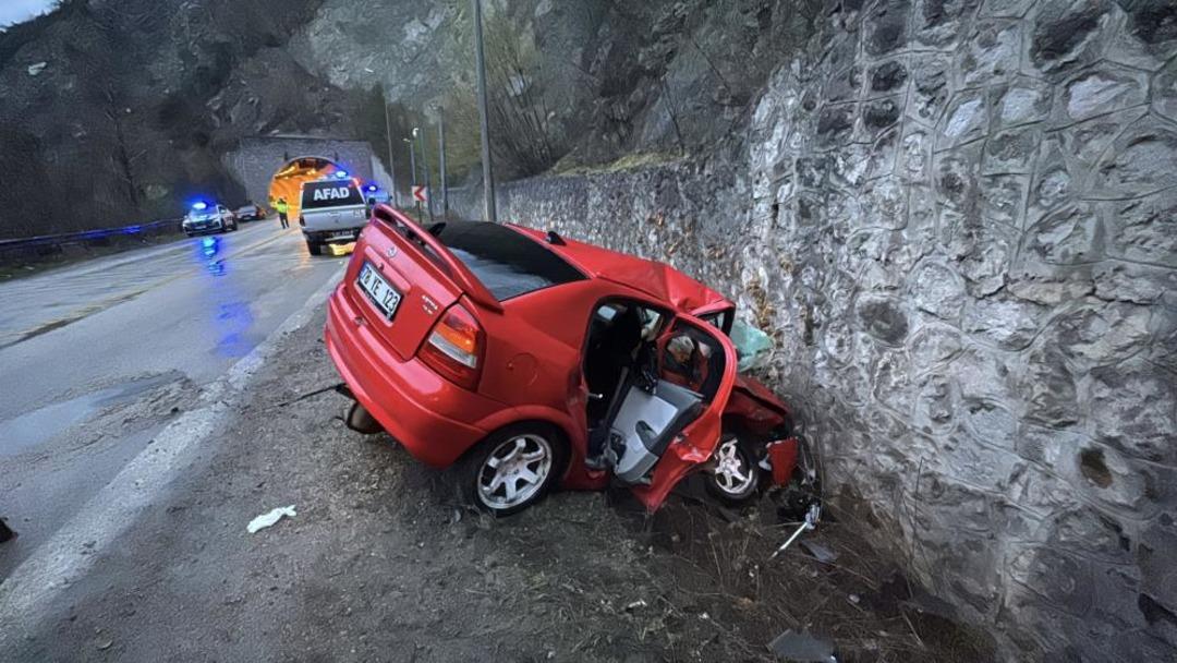Karab&uuml;k&rsquo;te feci kaza: 1 &ouml;l&uuml;, 5 yaralı  2