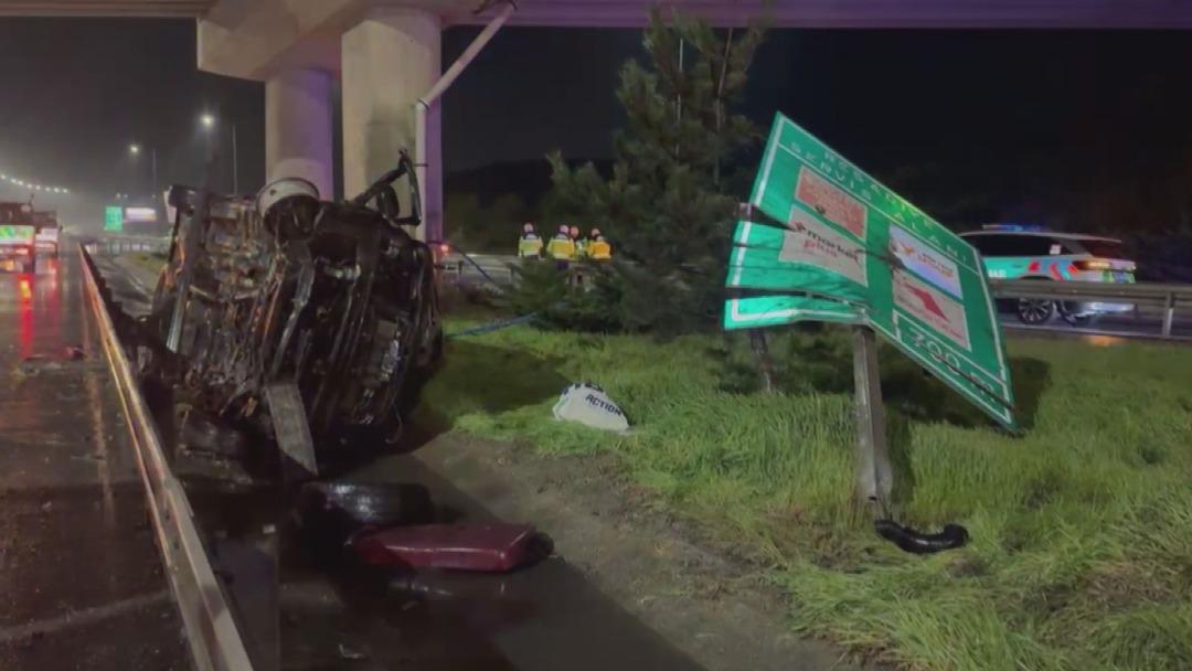 Kuzey Marmara Otoyolu nda minib&uuml;s takla attı: 1 &ouml;l&uuml;, 1 yaralı 3