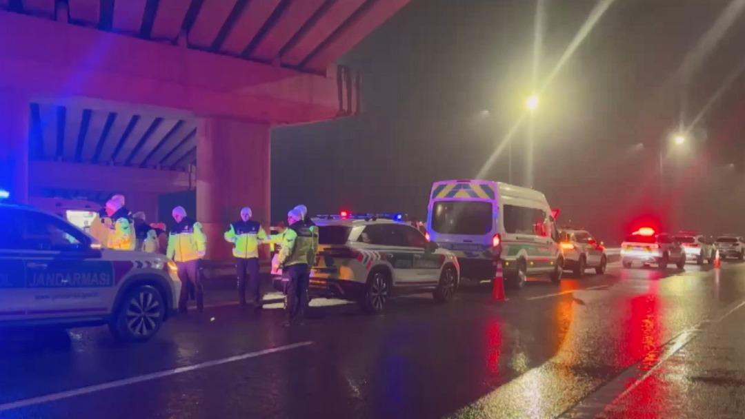 Kuzey Marmara Otoyolu nda minib&uuml;s takla attı: 1 &ouml;l&uuml;, 1 yaralı 1