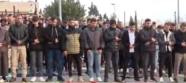 Mescid-i Aksa'da bayram namazına İsrail engeli
