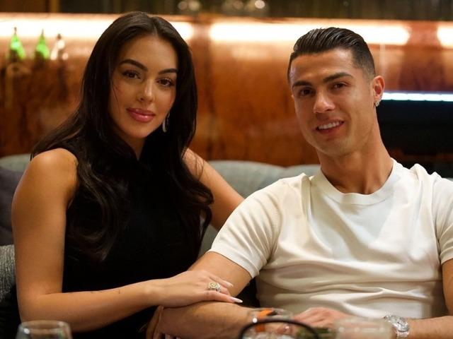 Evlilik s&ouml;zleşmesini yeniledi! &Ouml;m&uuml;r boyu...