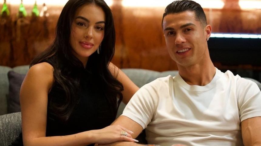 Cristiano Ronaldo ve Georgina Rodriguez evlilik s&ouml;zleşmesini yeniledi! &Ouml;m&uuml;r boyu aylık &ouml;denecek rakam dudak u&ccedil;uklattı