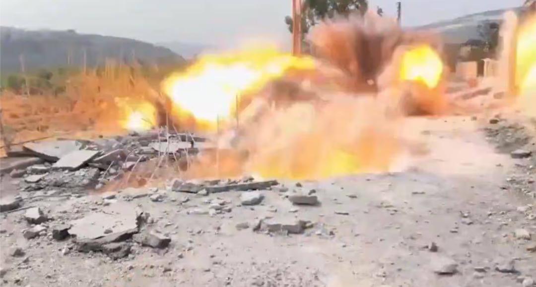 Canlı yayında &ouml;l&uuml;mle burun buruna geldi! F&uuml;ze yanına d&uuml;şt&uuml; 2