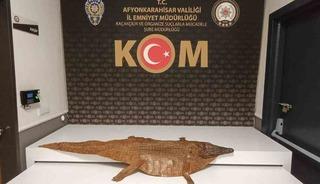 Afyonkarahisar&rsquo;da ara&ccedil;ta timsah derisi ele ge&ccedil;irildi