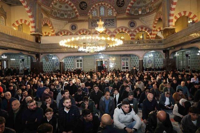 Ramazan Bayramı namazında camiler doldu taştı 4