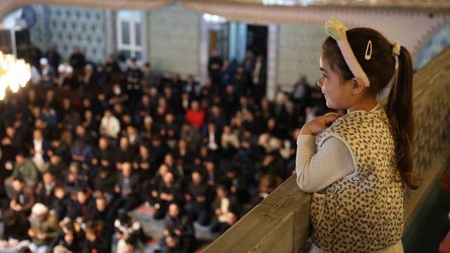 Ramazan Bayramı namazında camiler doldu taştı