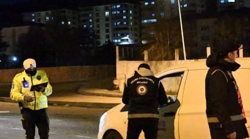 Bayburt polisi huzur ve g&uuml;ven i&ccedil;in denetimlerini s&uuml;rd&uuml;r&uuml;yor