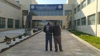 Dolandırıcılık suçundan aranan şahsı polis yakaladı