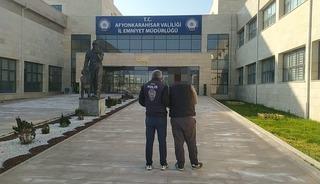 Dolandırıcılık su&ccedil;undan aranan şahsı polis yakaladı