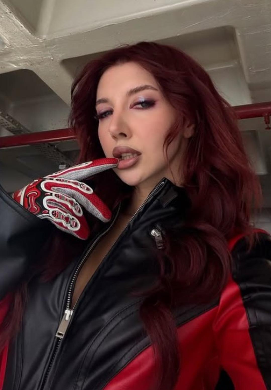 Manifest Mina Solak yeni aşkıyla g&ouml;r&uuml;nt&uuml;lendi! Sevgilisi bakın kim &ccedil;ıktı 1