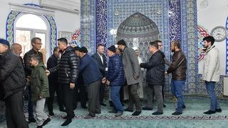 Ezine’de namaz sonrası bayramlaşma