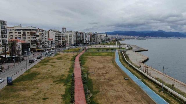 İzmir&rsquo;de bayram tatili sessizliği G&uuml;ndoğdu Meydanı&rsquo;na yansıdı 2
