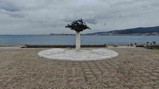 İzmir’de bayram tatili sessizliği Gündoğdu Meydanı’na yansıdı