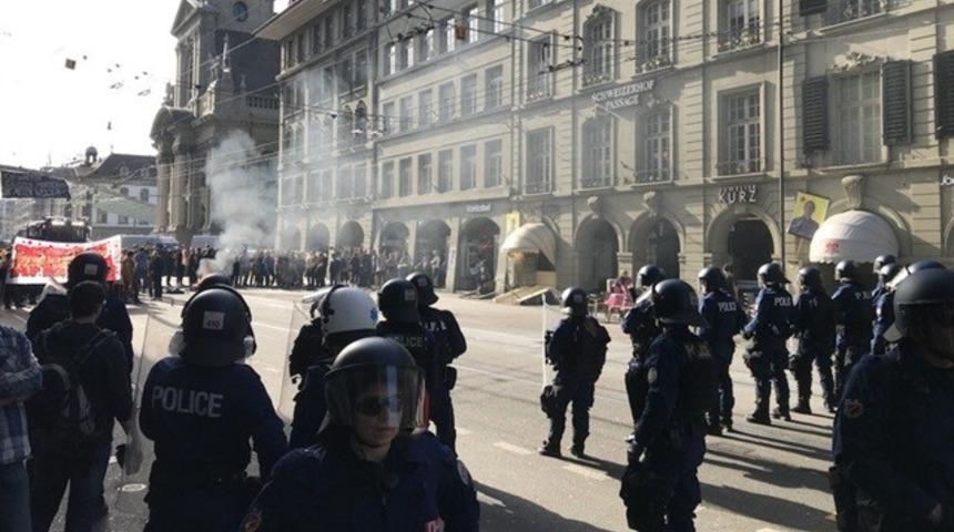 İsviçre polisinden YPG/PKK yandaşlarına plastik mermili müdahale: 239 gözaltı