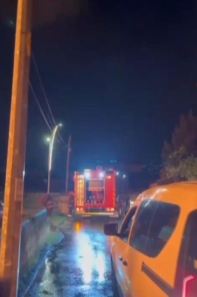 Ahşap ev alev topuna d&ouml;nd&uuml; 2