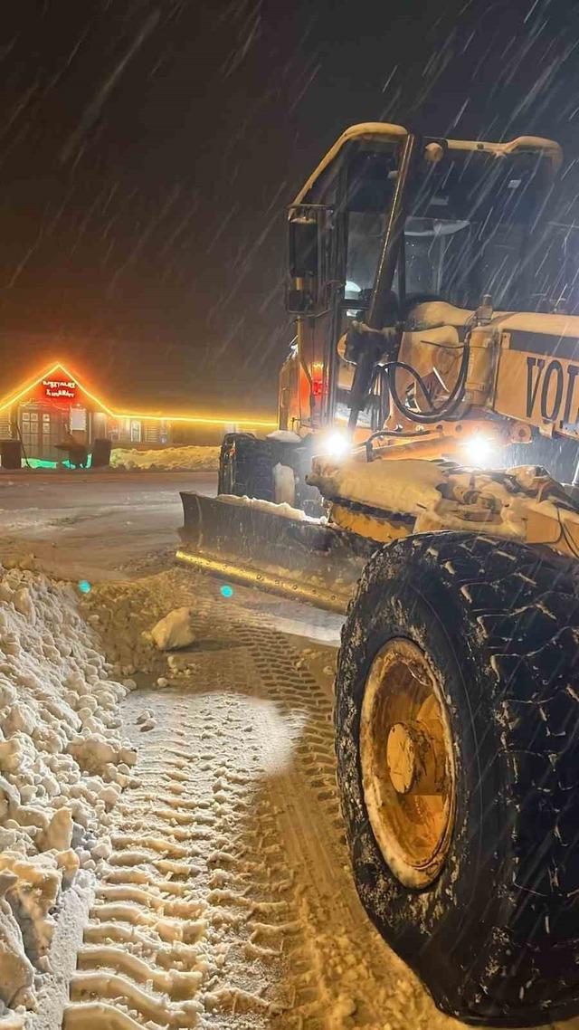 Kocaeli&rsquo;nin y&uuml;ksek kesimleri bayram sabahı beyaza b&uuml;r&uuml;nd&uuml; 3