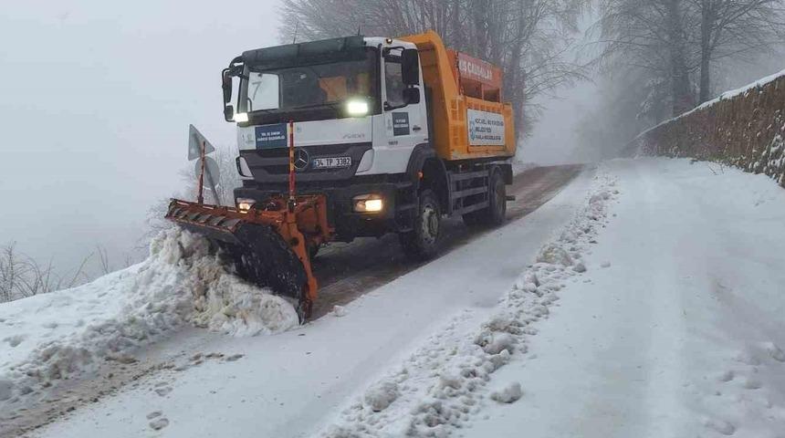 Kocaeli&rsquo;nin y&uuml;ksek kesimleri bayram sabahı beyaza b&uuml;r&uuml;nd&uuml;