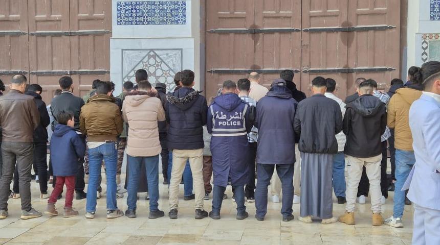 Suriye&rsquo;de camileri dolduran M&uuml;sl&uuml;manlar bayram namazını kıldı