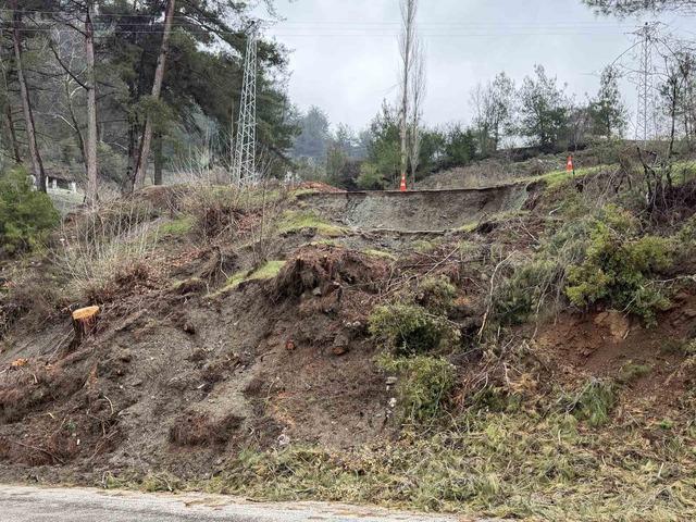 Osmaniye&rsquo;de yoğun yağmur sonrası yol &ccedil;&ouml;kt&uuml; 2