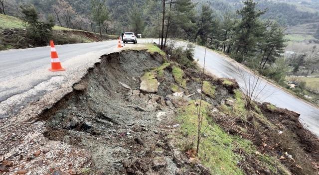 Osmaniye&rsquo;de yoğun yağmur sonrası yol &ccedil;&ouml;kt&uuml; 1