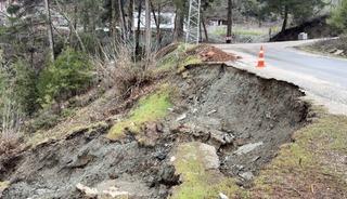 Osmaniye&rsquo;de yoğun yağmur sonrası yol &ccedil;&ouml;kt&uuml;
