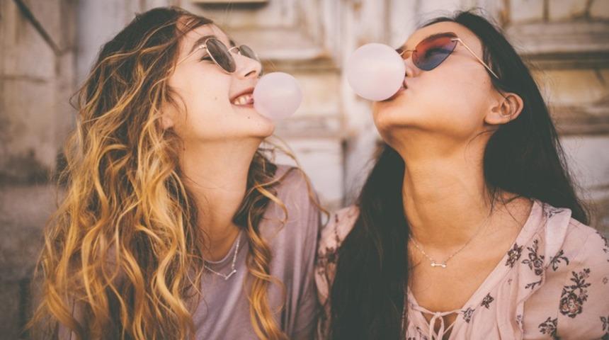 Sakız yutmak zararlı mı?