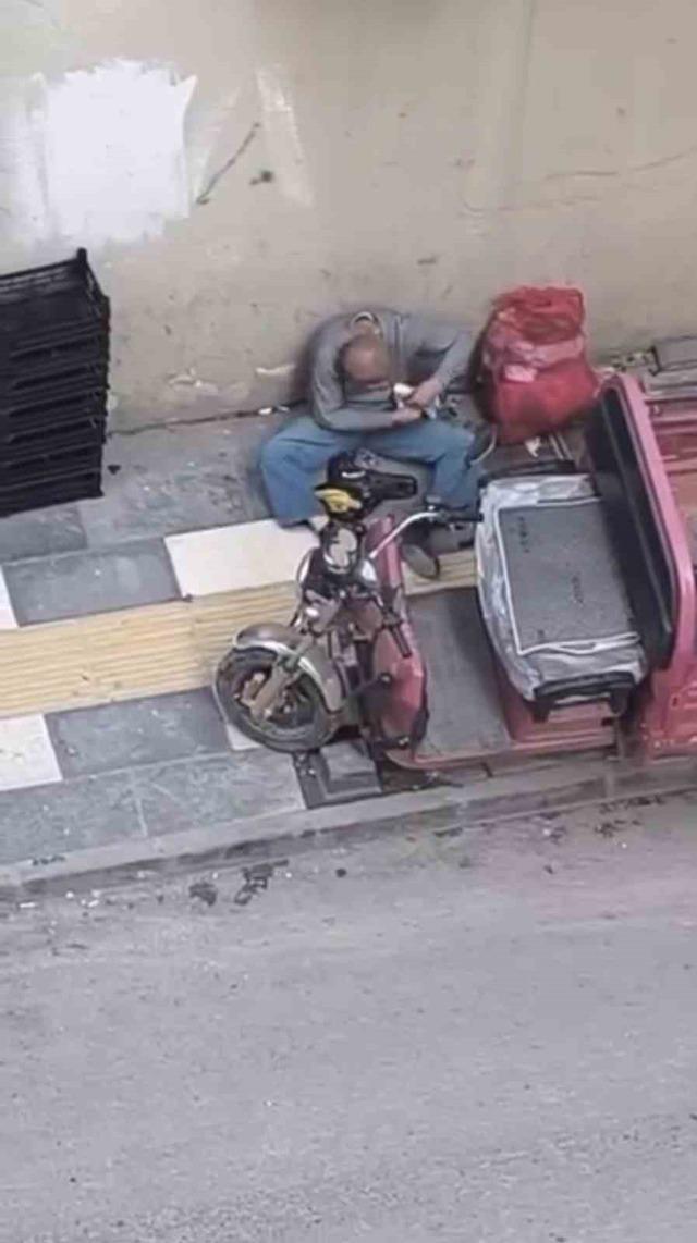 Mardin’de dilencinin para saydığı anlar kamerada 1