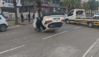 Marmaris&rsquo;te otomobil takla attı: 2 kişi hafif yaralandı