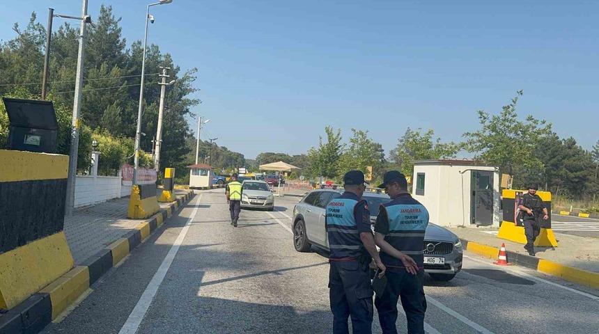 Marmaris&rsquo;e bayram i&ccedil;in 5 bin ara&ccedil; giriş yaptı