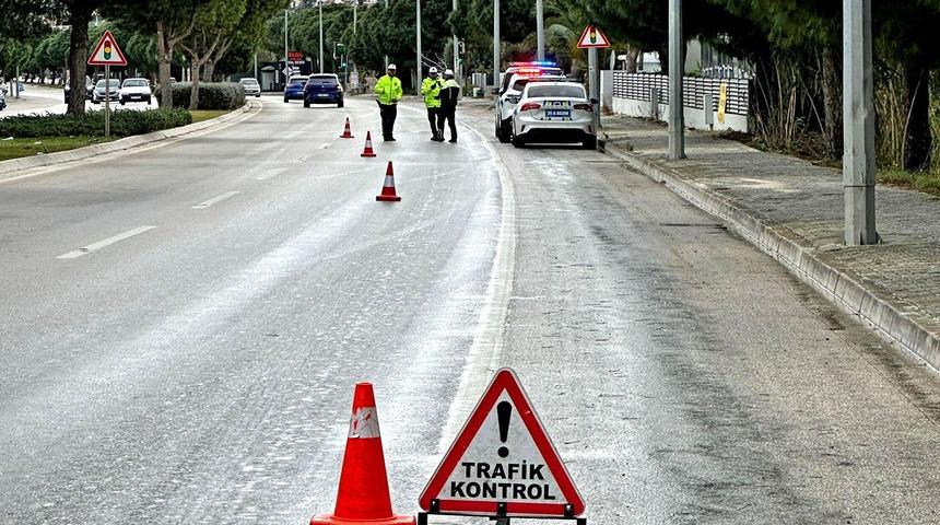 &Ccedil;eşme&rsquo;de bayramda trafik denetimleri sıklaştırıldı