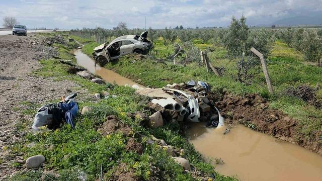 Hurdaya d&ouml;nen ara&ccedil;tan burnu kanamadan &ccedil;ıktı 3