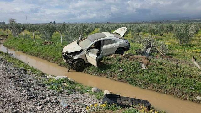 Hurdaya d&ouml;nen ara&ccedil;tan burnu kanamadan &ccedil;ıktı 2
