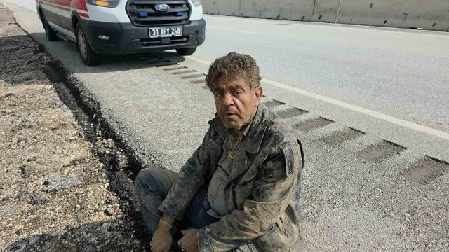 Hurdaya d&ouml;nen ara&ccedil;tan burnu kanamadan &ccedil;ıktı 1